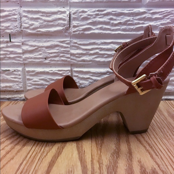 Strappy Synthetic Wood Low-Heel Sandals - Picture 3 of 4